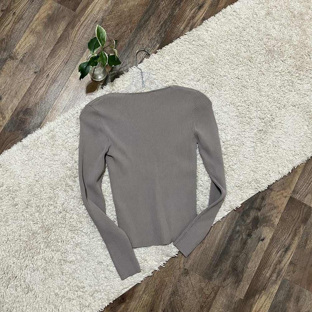 ZARA Size Medium Gray Ribbed Knit V-Neck Cropped Pullover Sweater - Picture 5 of 5